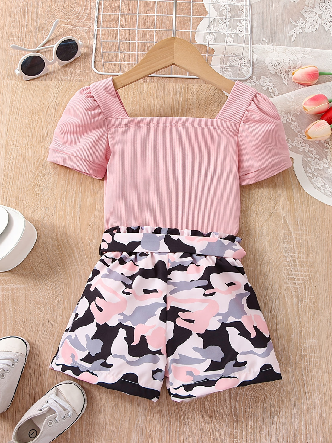 2pcs Girls Puff Sleeve Square Neck Top & Belted Camouflage Shorts Set Kids Summer Clothes