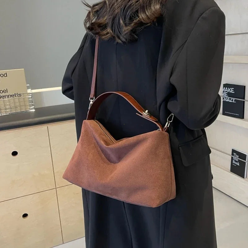 Advanced Retro Bag for Women's 2025 New Textured Frosted Shoulder Bag with Large Capacity Crossbody Commuting Tote Bag