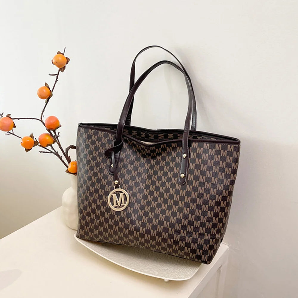 A new 2025 fashionable and versatile single-shoulder commuting bag for classes with a large capacity and a hand-held handbag
