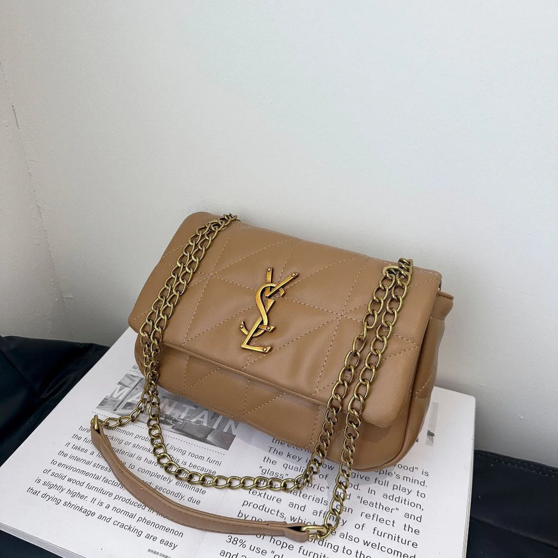 Luxurious designer high-end fashion diamond-patterned chain shoulder bag, crossbody bag, versatile for daily use, small square b